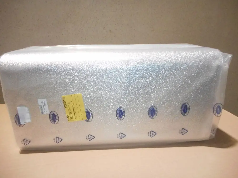 Verpacktes Isoliermaterial von Remeha mit glatter Oberfläche, in transparenter Folie eingeschweißt. Auf der Verpackung sind verschiedene Markierungen und ein Etikett zu erkennen.
